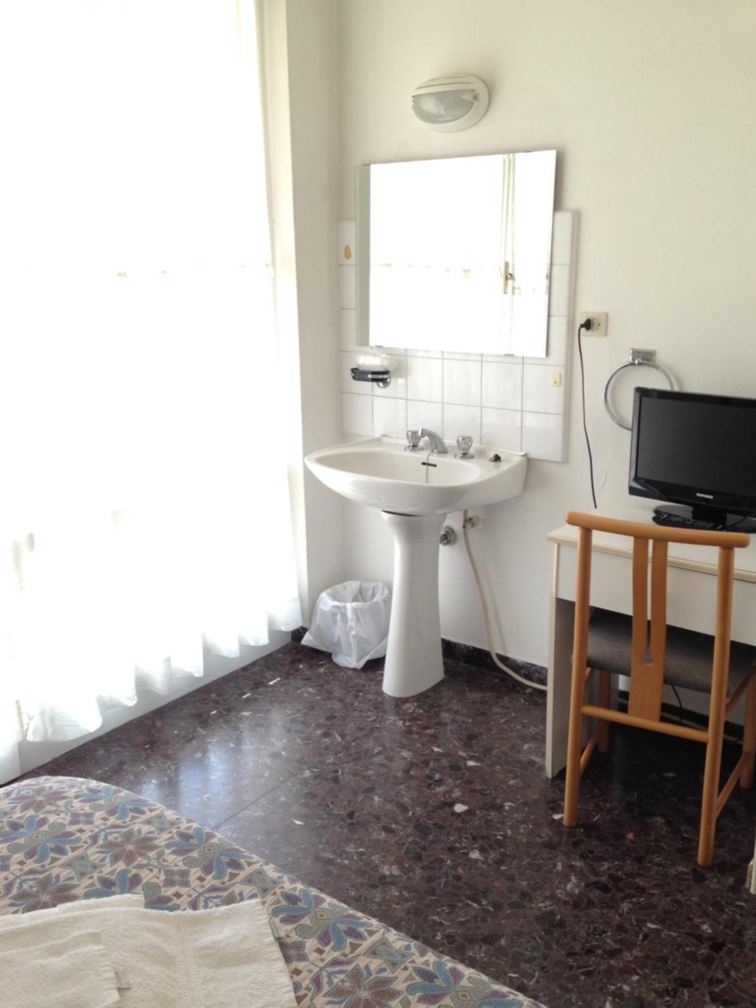Albergo La Neigra Σέστρι Λεβάντε Εξωτερικό φωτογραφία
