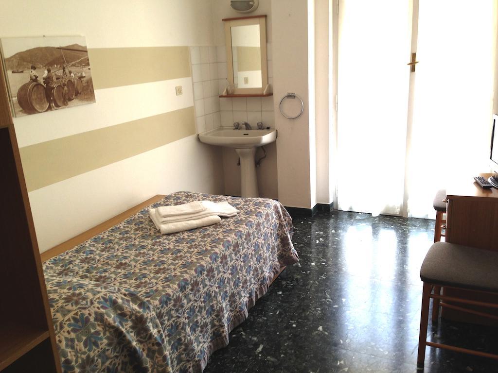 Albergo La Neigra Σέστρι Λεβάντε Δωμάτιο φωτογραφία