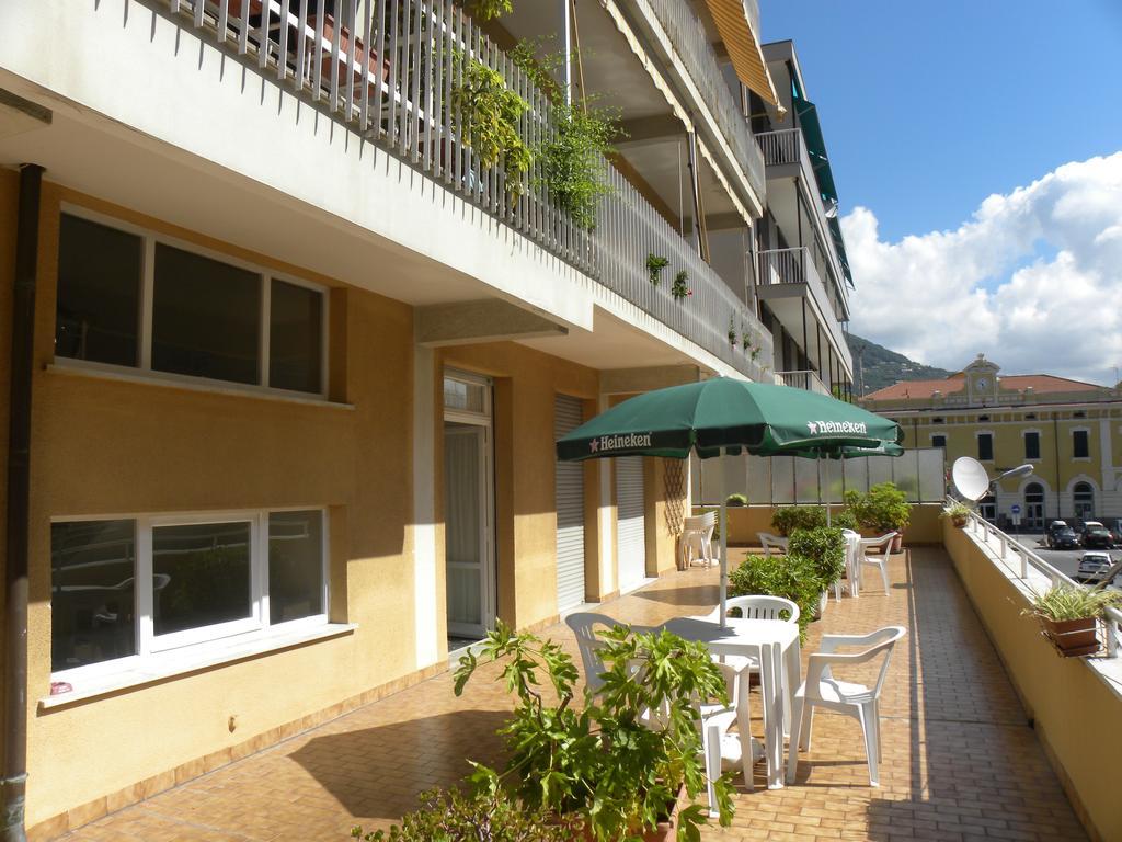 Albergo La Neigra Σέστρι Λεβάντε Εξωτερικό φωτογραφία