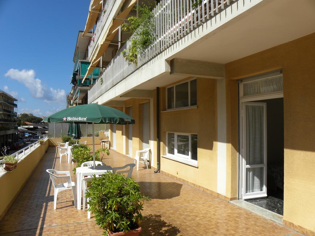 Albergo La Neigra Σέστρι Λεβάντε Εξωτερικό φωτογραφία