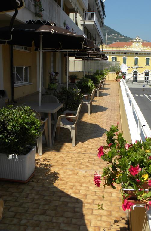 Albergo La Neigra Σέστρι Λεβάντε Εξωτερικό φωτογραφία